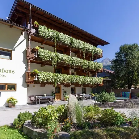 Hof Neuhaus Апартаменты