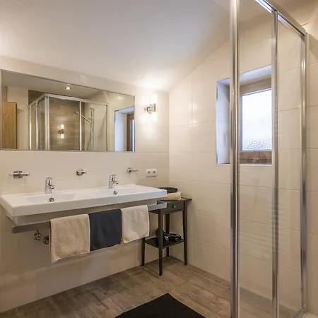 Hof Neuhaus Апартаменты *