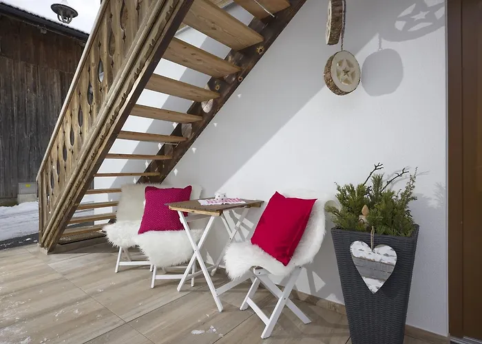 诺伊豪斯苑酒店 *