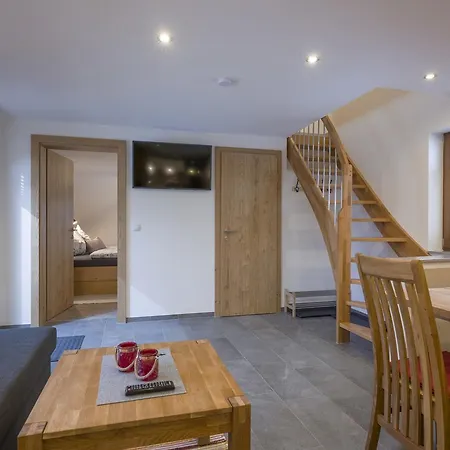 Hof Neuhaus Apartmán *